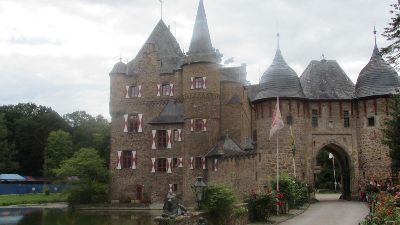 Eifel-Landhaus Ferienwohnungen "Em Gardestueffje" Мехерніх Екстер'єр фото